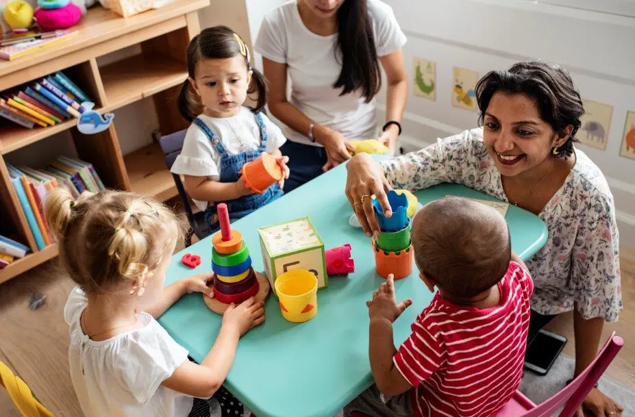 Playingtogetherencouragingchildrentoengageincooperativeplay 1