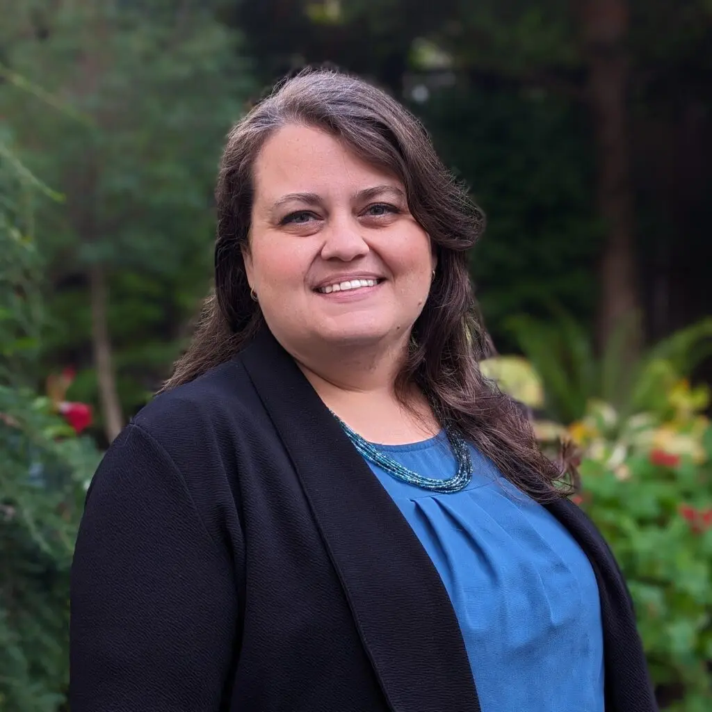 Meganasheghi Squarecrop